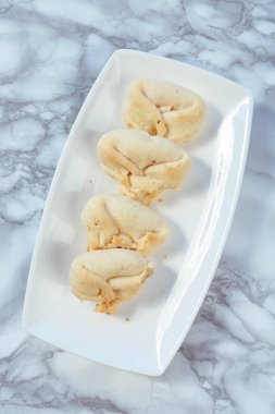 Koyu çikolata parçaları ile tanımlama