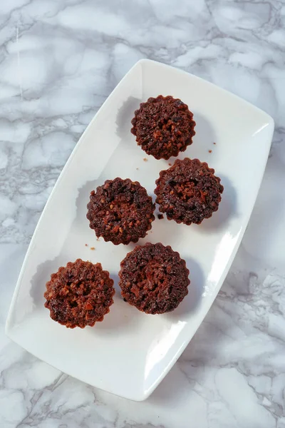 Koyu çikolata parçaları ile tanımlama