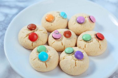 Koyu çikolata parçaları ile tanımlama