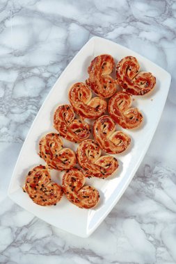 Koyu çikolata parçaları ile tanımlama