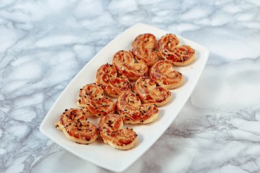 Koyu çikolata parçaları ile tanımlama