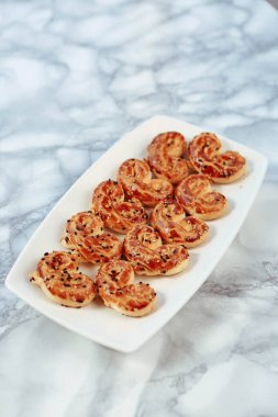 Koyu çikolata parçaları ile tanımlama