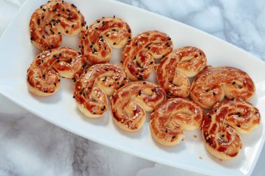 Koyu çikolata parçaları ile tanımlama