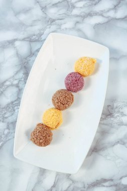 Koyu çikolata parçaları ile tanımlama