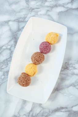 Koyu çikolata parçaları ile tanımlama