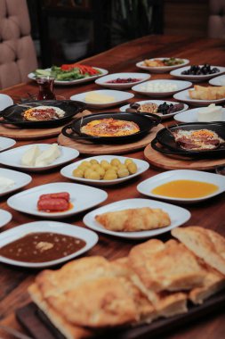 zengin ve leziz Türk Kahvaltı