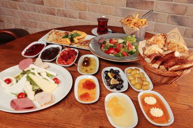 zengin ve leziz Türk Kahvaltı
