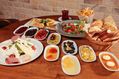 zengin ve leziz Türk Kahvaltı