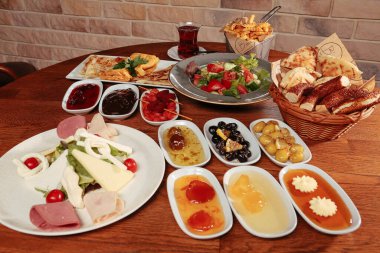 zengin ve leziz Türk Kahvaltı