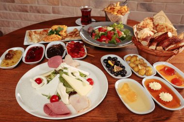 zengin ve leziz Türk Kahvaltı