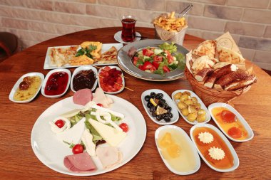 zengin ve leziz Türk Kahvaltı