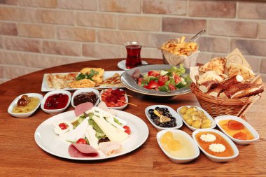 zengin ve leziz Türk Kahvaltı