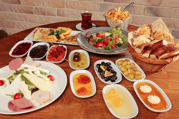 zengin ve leziz Türk Kahvaltı