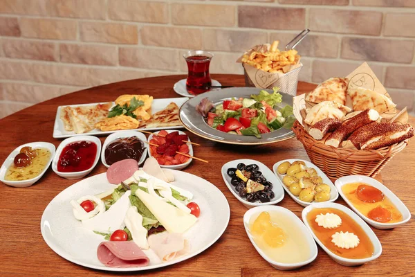 Obfite Smaczne Śniadanie Tureckie — Zdjęcie stockowe