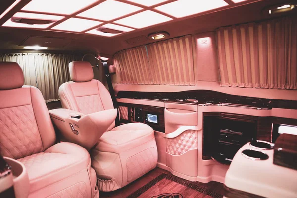 Luxe Moderne Rose Intérieur Voiture — Photo