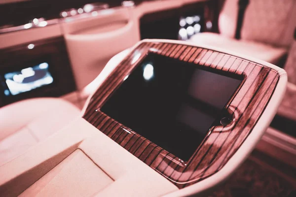 Luxo Moderno Carro Rosa Interior — Fotografia de Stock