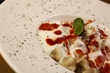 Türk mantı manlama plaka üzerinde