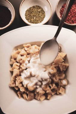 Türk mantı manlama plaka üzerinde