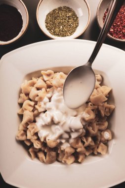 Türk mantı manlama plaka üzerinde