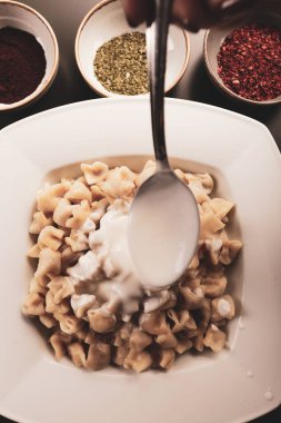 Türk mantı manlama plaka üzerinde