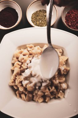 Türk mantı manlama plaka üzerinde