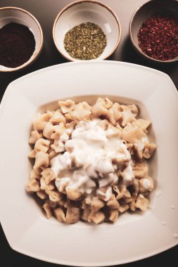 Türk mantı manlama plaka üzerinde