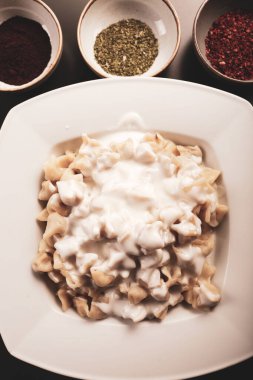 Türk mantı manlama plaka üzerinde