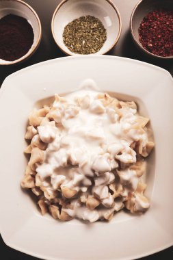 Türk mantı manlama plaka üzerinde