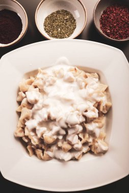 Türk mantı manlama plaka üzerinde