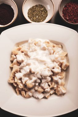 Türk mantı manlama plaka üzerinde