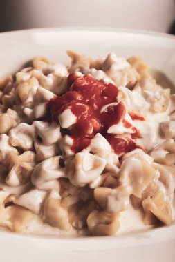 Türk mantı manlama plaka üzerinde