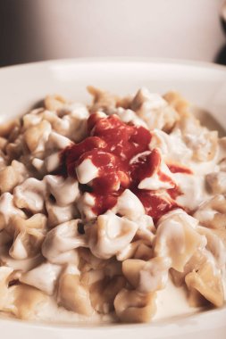 Türk mantı manlama plaka üzerinde