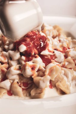 Türk mantı manlama plaka üzerinde