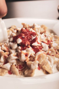 Türk mantı manlama plaka üzerinde