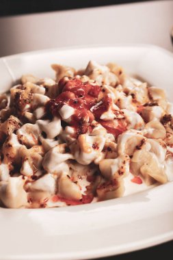 Türk mantı manlama plaka üzerinde