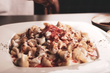 Türk mantı manlama plaka üzerinde