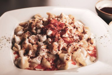 Türk mantı manlama plaka üzerinde