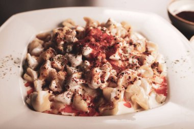 Türk mantı manlama plaka üzerinde