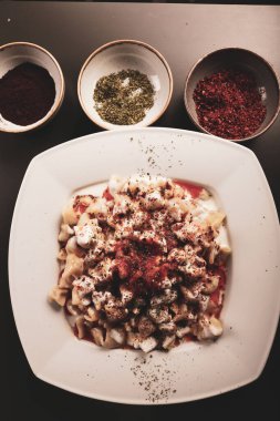 Türk mantı manlama plaka üzerinde