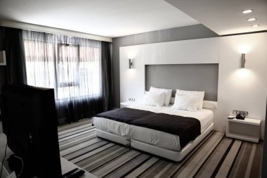 Lüks bir otel odası.