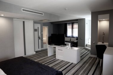 Lüks bir otel odası.