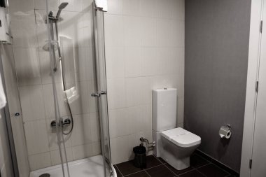 Lüks bir otel odası.