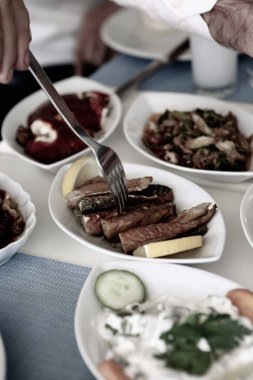 Geleneksel Türk ve Yunan yemek meze masası
