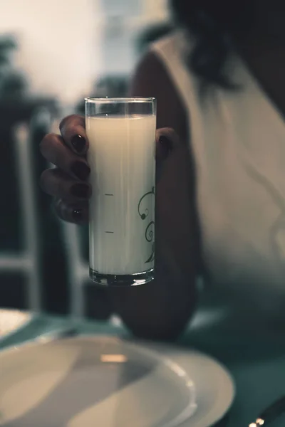 Mesa Comedor Tradicional Turca Griega Con Bebida Alcohólica Especial Raki — Foto de Stock