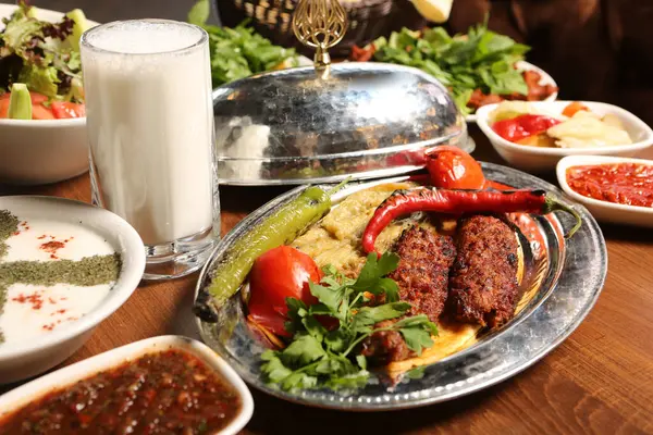 Türk Arap Geleneksel Ramazan Kebabı — Stok fotoğraf