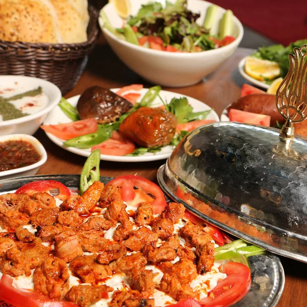 Tradycyjny Turecki Arabski Ramadan Kebab — Zdjęcie stockowe