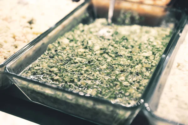 Geleneksel Türk ve Yunan yemek meze masası