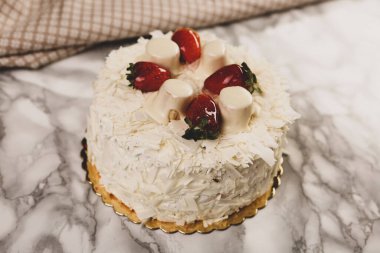 Masada lezzetli bir pasta var.