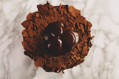 Masada lezzetli bir pasta var.