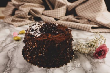 Masada lezzetli bir pasta var.